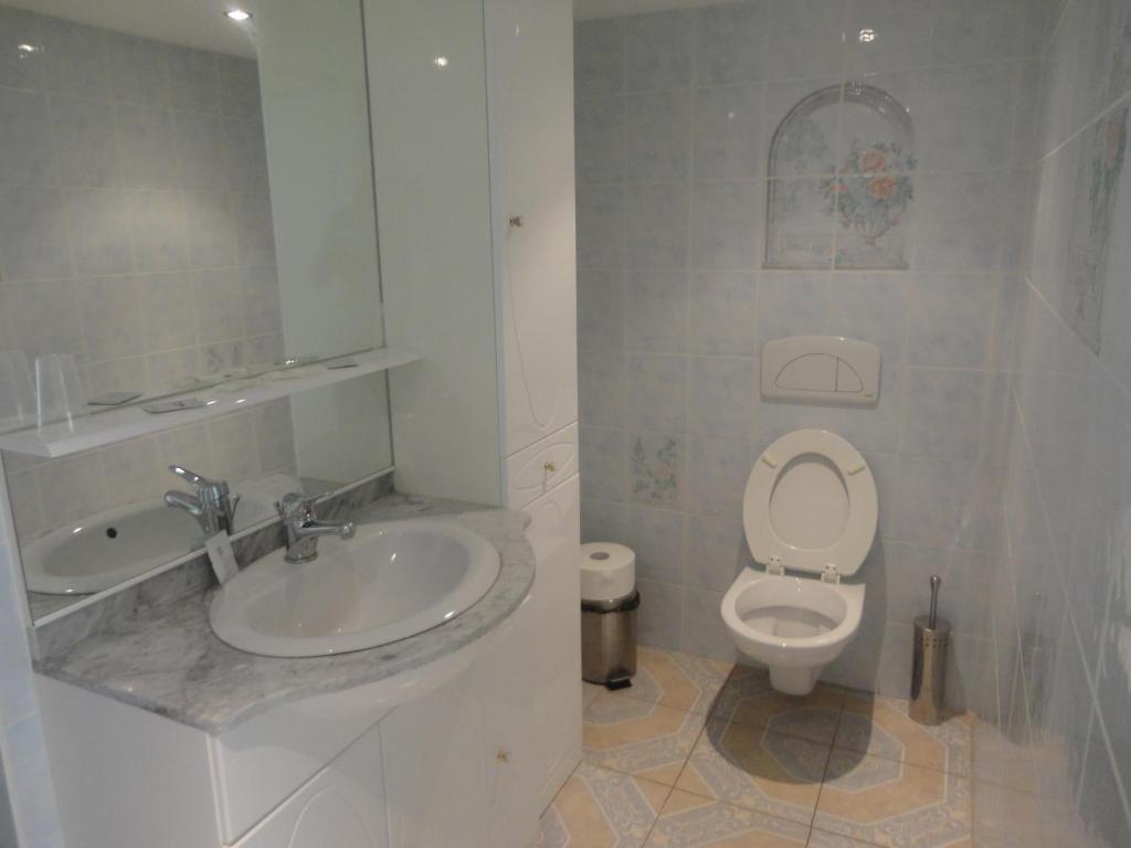 Hotel Aux Beaux Rivages En Gaume Lacuisine Cameră foto