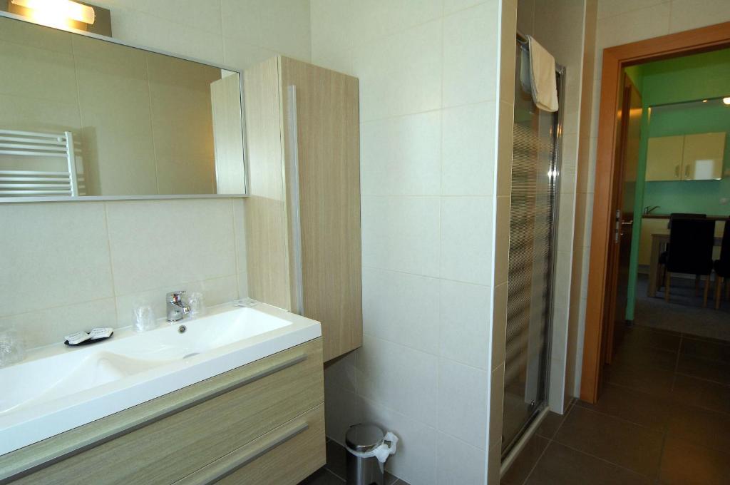 Hotel Aux Beaux Rivages En Gaume Lacuisine Cameră foto